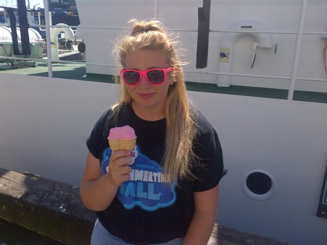 i say wierd things okay whats ur problem?...follow me & i will follow bk xxx :)