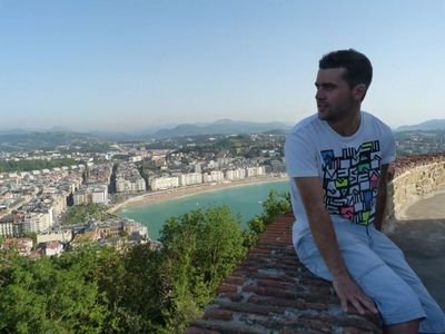 Llicenciat en Ciencies de l'Activitat Fisica i l'esport. License UEFA A.