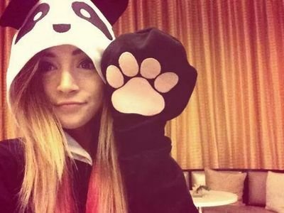 ferariza16's profile picture. Im moody like Squidward Sometimes Selfish like Mr.crab A bit dumb Like Patrick , But ill be there for you like SPONGEBOB :)