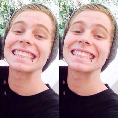 PLEASE FOLLOW @LynNegroni & @AliciaNegronii ! xx
they follow back just ask ! x
i love you xx