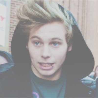 Follow  @ArticPenguins and @hemmox_1996