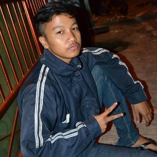 Saya terlahir di dunia ini hanya untuk mencintai dan menyayangi seorang wanita yang benar - benar sayang sama saya :*
