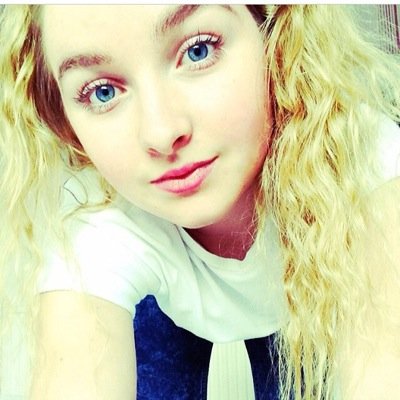 emmao2422's profile picture. 