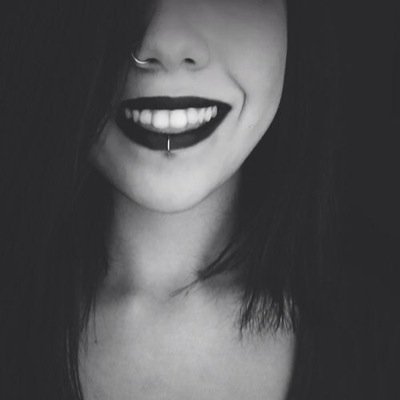 Le sigarette accese,gli occhi spenti.