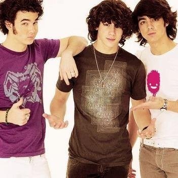I tweet old pics/videos of the Jonas Brothers and Jonas memories. Run by: @Jonas1DArmy