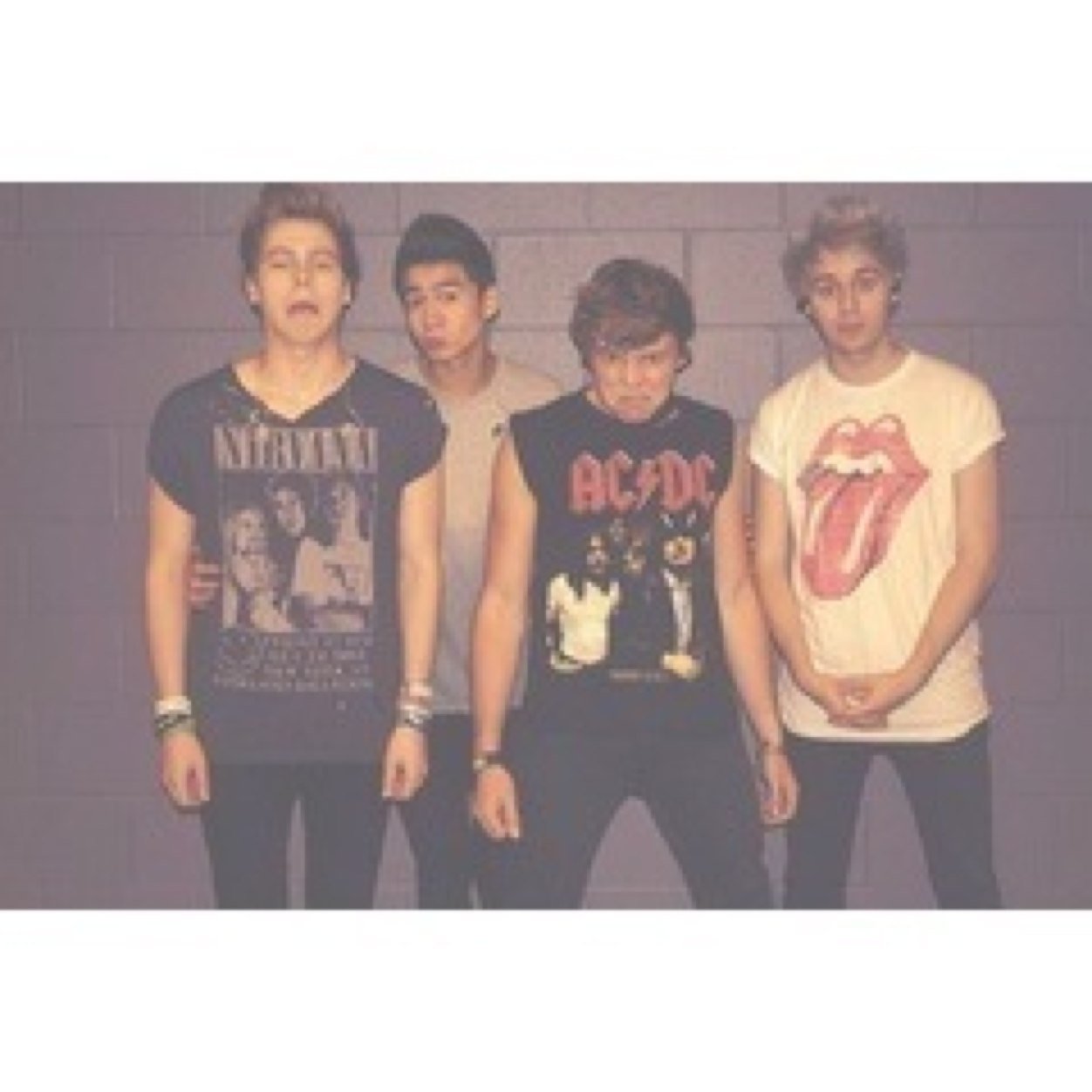 I just found out that I lost my tickets to 5sos tour.. and you have luke/4 so please rt this? https://t.co/ZcO0s3bVW2