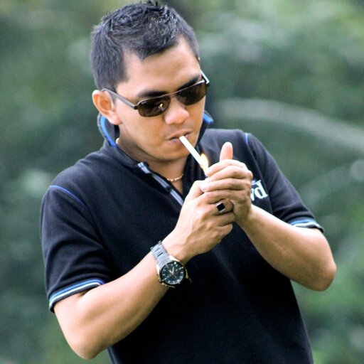 Aku tak akan beranjak dari sunyi, atau pun sepi. Cara ku merindukan mu penuh kesederhanaan, tanpa isyarat tanpa rasa kelelahan