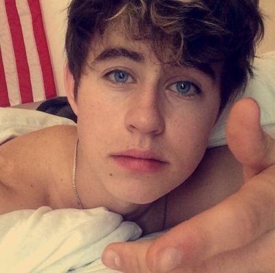 i love Nash grier so much new account old account was PLEASE NASH &CAM❤ please follow this account thanks ✌ teenagerr !!