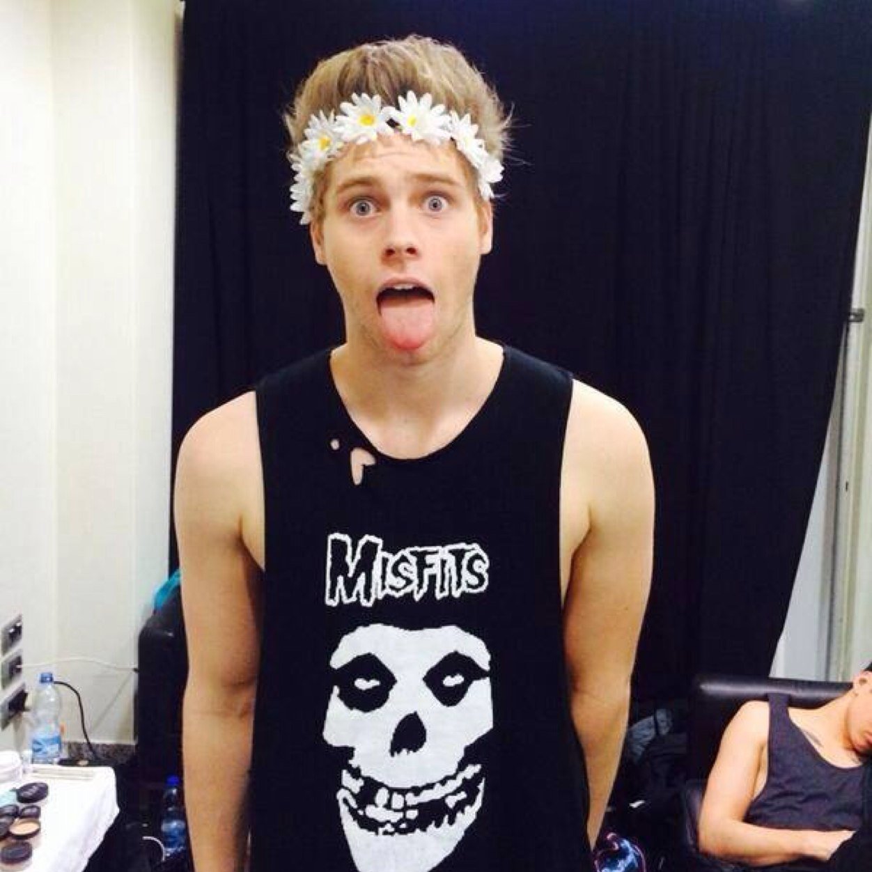 I LOVE LUKE HEMMINGS, CALUM HOOD, ASHTON IRWIN and MICHAEL CLIFFORD SO MUCH! ❤️ FOUR LADS. HOTTIES. I EXIST HERE BOYS! @5SOS