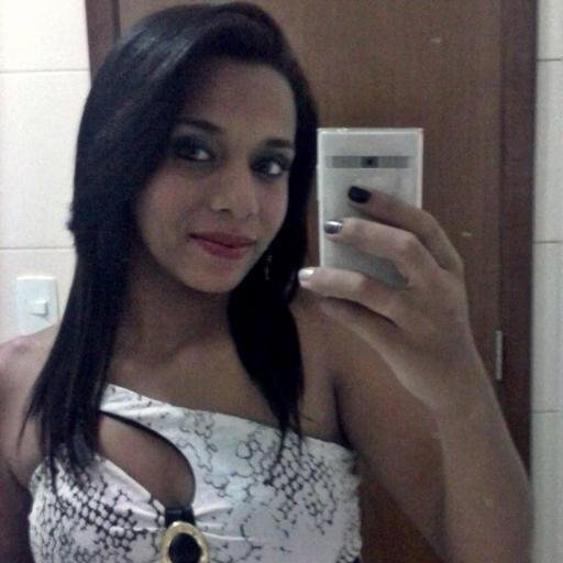 Não tenho tempo pra lembrar de quem me deixou triste .Estou mais preocupada com quem me deixa feliz