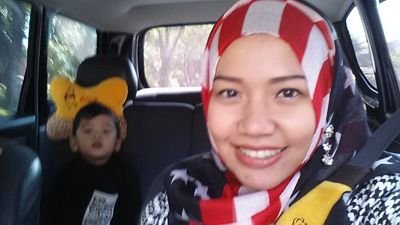 • a wife & mom
• a doctor
• hijabers
• I'm not fashionista, but I love fashion ^^