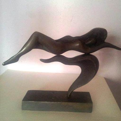 I am a professional fine art, ceramist, design ceramic and sculptor. Interested in expanding sales of my work through galleries and exhibitions..