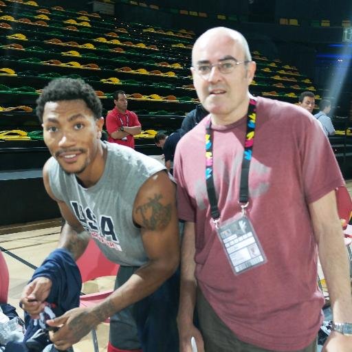 Redactor de @diarioas en Euskadi. Antes El Correo, Kiroldi y La Voz. ¡Ah! el de la foto es Derrick Rose, que quiso posar conmigo. Si no lo conoces, sal de aquí