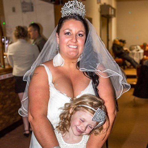 Hi im 30 years old im married with two children and one baby boy due in December, im an easy going person get on with just about everyone..xxx