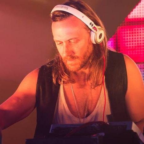 FC desde 30/11/2012 , fã do @davidguetta melhor DJ do mundo ♥, Dona '' @thaialvees_'' #NationGuetta .