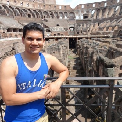 *Secretario de Hacienda del Gobierno de Nayarit hasta el 2011. Trompetista, apasionado del piano y del triatlón. Vivir es un milagro continuo