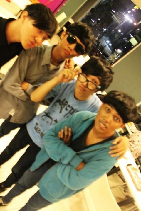 Let's PUNK to the ROCK !! vocal: @mr_tommy94 guitar :@kakadennis_ bass:@gibranghiffary drum:@ejeweroo CP:087770088228