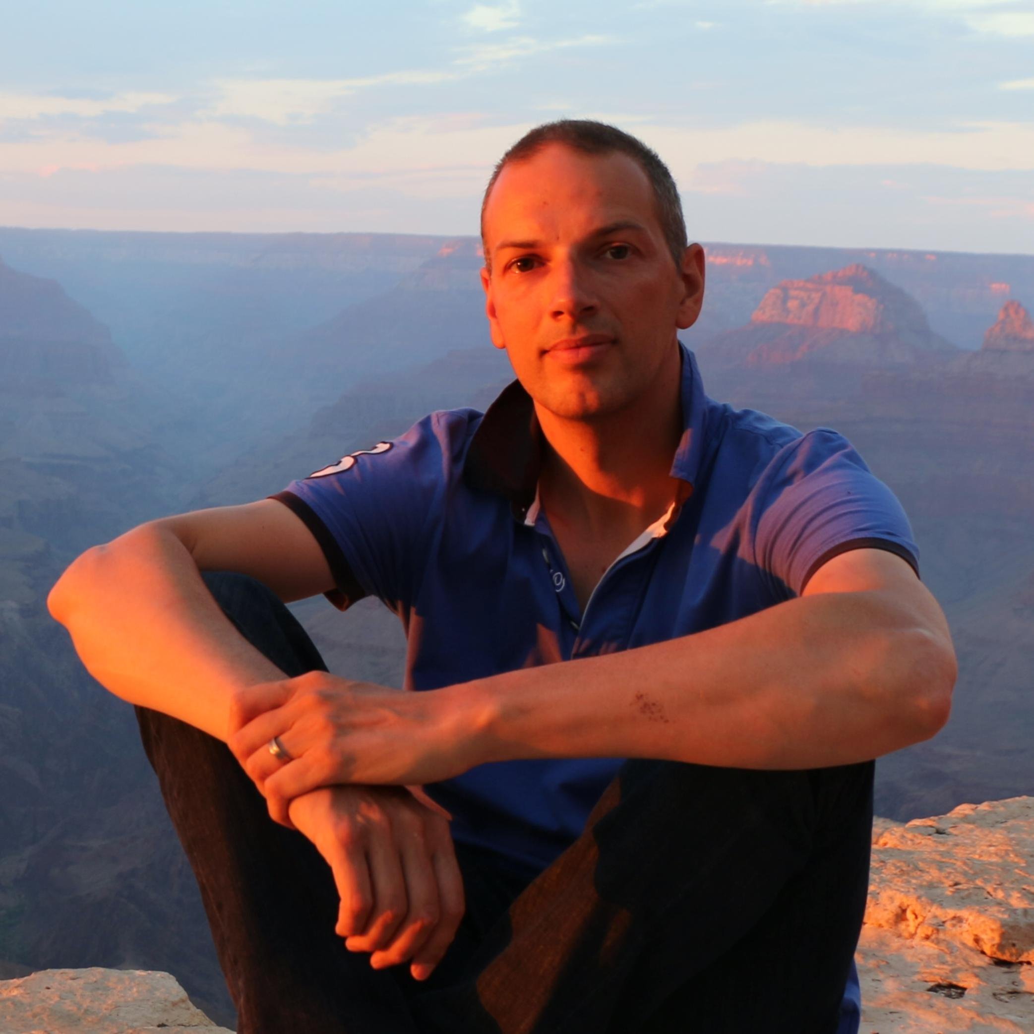 A digital storyteller with a passion for #socialtech #travel #WOL and #photography Check out the story behind my pictures on https://t.co/LZg6wpYIGp