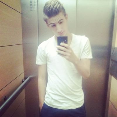 Siempre aquel pincel que describe tu silueta que muere por lo que ama. CULÉ Y ANTIMADRIDISTA. 
JÓDAR, (JAÉN)