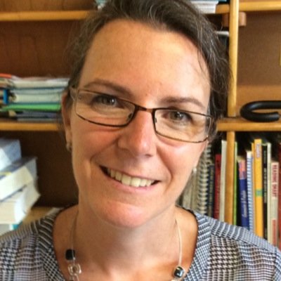 Enseignante en anglais au secondaire: j'aime les jeunes, les voir évoluer et les voir apprendre.  Quelle profession stimulante!