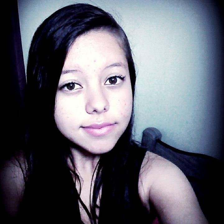 A luz que me guia é mais forte que os maus olhos que me cercam.