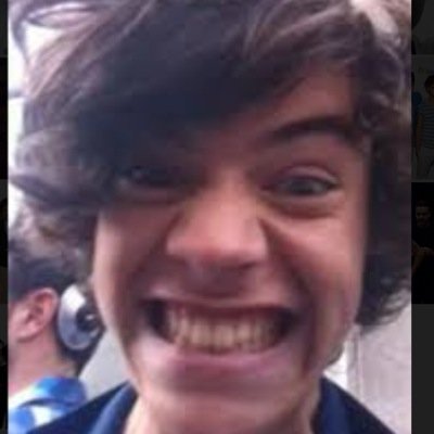 Dormi com o harry ontem e de quebra ganhei um Louis seduzeynte hoje. Amanha tenho um mofo crazy depois de uma rapida com o batman. Oh nao Zayn!