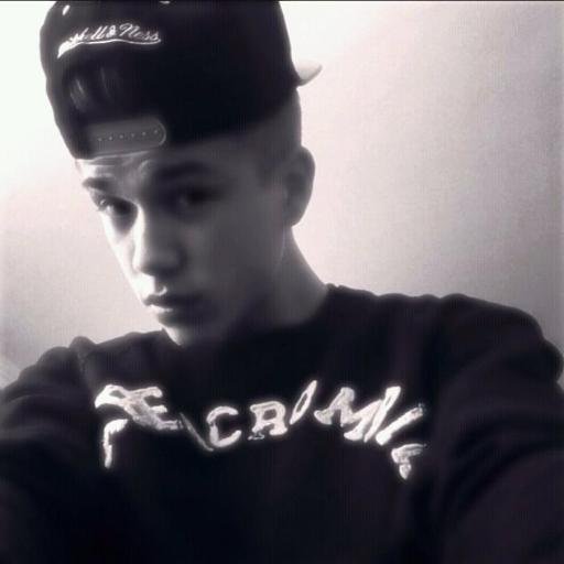 soy buena persona amo amis idolos & puedo contar con ustedes amo amis amigos & ami familia esetera never say never