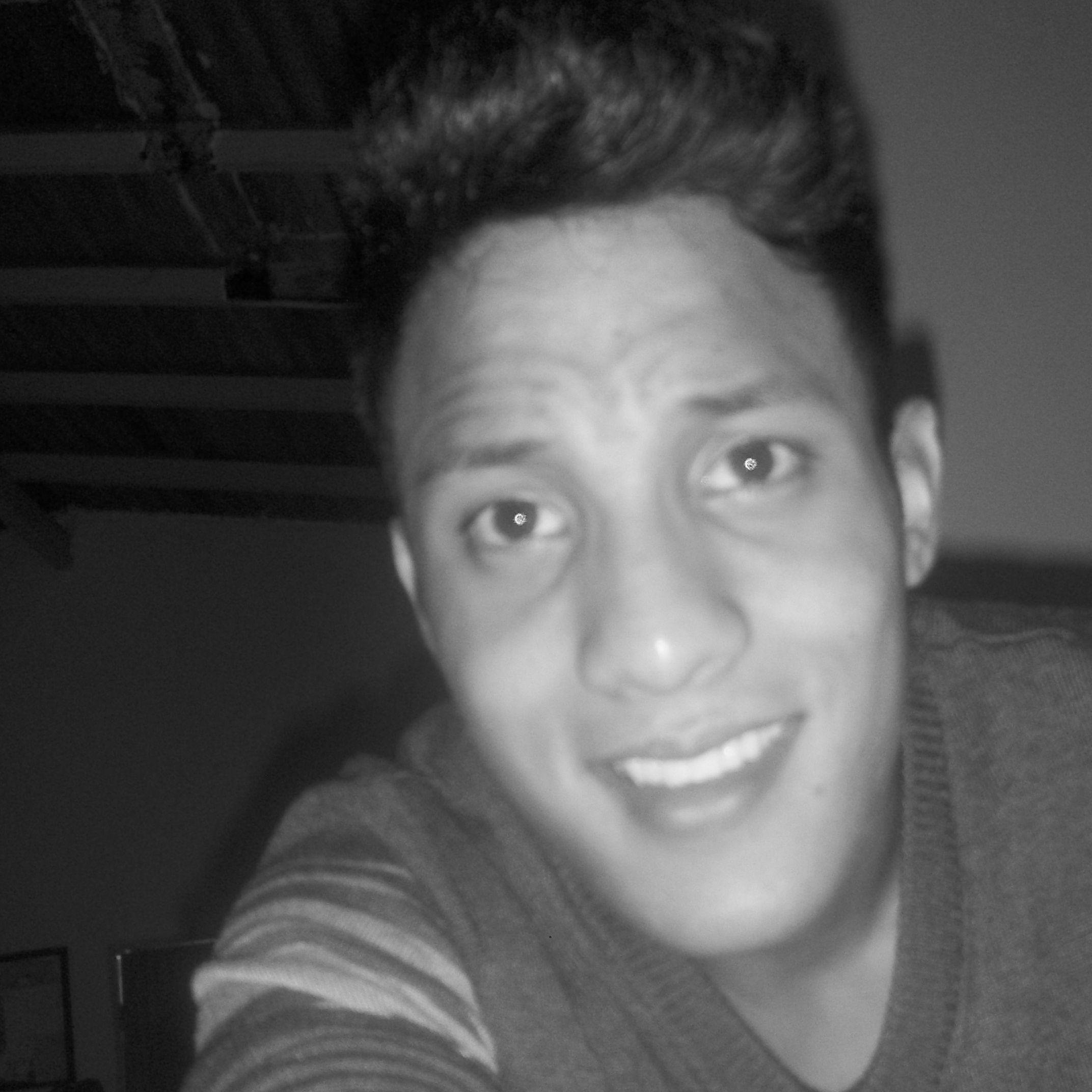 bueno primero que todo soy un chico simpático, divertido. me gustan mucho los deportes y la música .me considero una buena persona XD ♥ I love myself  ♥ XD