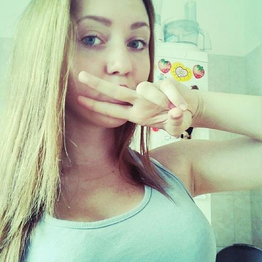 rauseneee's profile picture. 