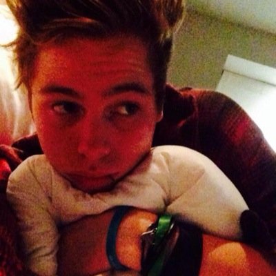i gave you a free follow so please follow @cuthbertaddict in return ☺️ also RT some recent tweets from that account if you want a DM to Luke Hemmings x