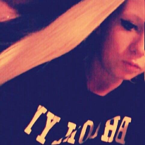 ~Je kan je ogen sluiten voor de dingen die je niet wilt zien, Maar niet voor de dingen die je niet wilt voelen~ ♡♡ //