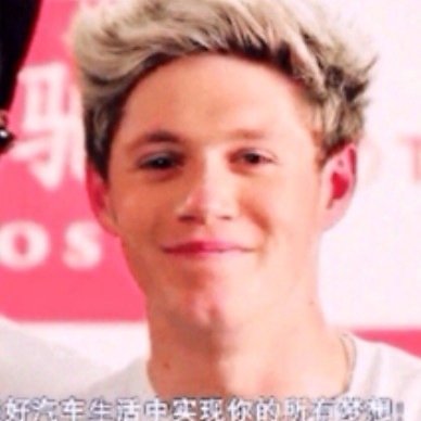 Can you please follow @LovingMyNialler and not this acc? :)