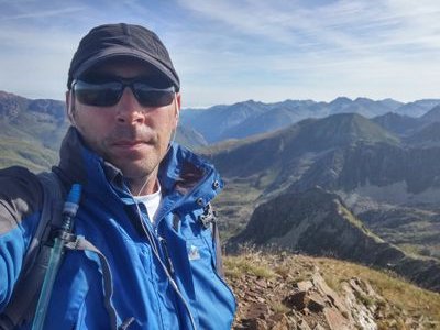 S’han de jutjar els fets i no les persones, potser en les mateixes condicions tu faries el mateix. Estudis d'antropologia social i cultural i d'evolució humana.