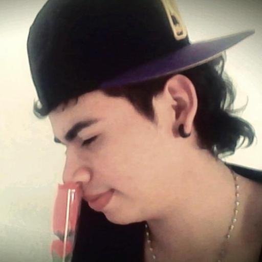 @En la vida hay mucho dolor, pero mis penas se alivian con tu amor.