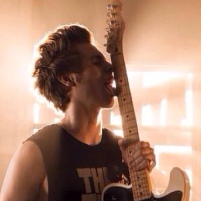 i gave you a free follow so please follow @cuthbertaddict in return ☺️ also RT some recent tweets from that account if you want a DM to Luke Hemmings x