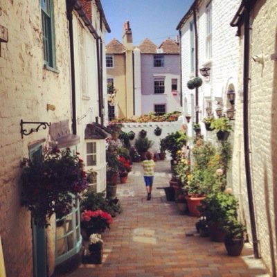 Turnstone Cottage is a boutique 18th Century holiday home in the historic heart of Deal, just a stone's throw from the beach and the award-winning High Street.