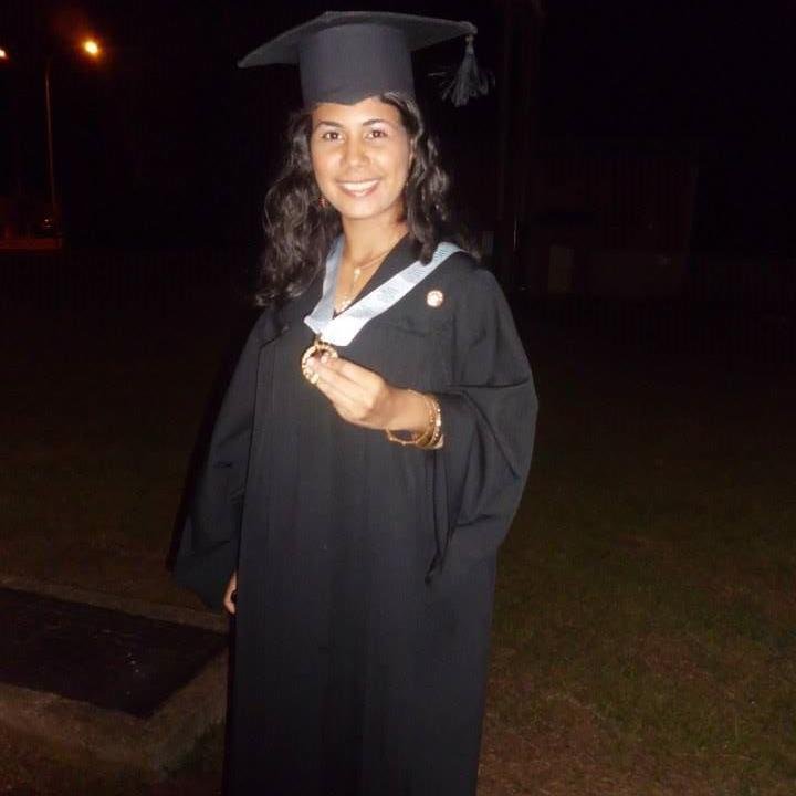 bella, cariñosa, inteligent, soñadora, amo la vida, mis flia, amigos(as), animals y la naturaleza. llorona, molestona y penosa y en spera del príncipe azul