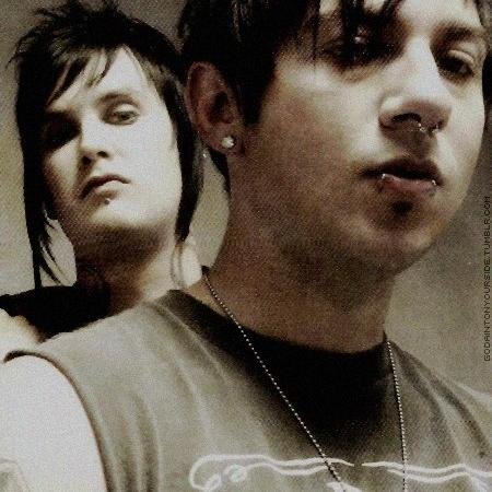 Percebi que xingar os caras que chamam o A7X de viados, é perda de tempo... O que resta é concordar... @TheOfficialA7X  @VsfSam