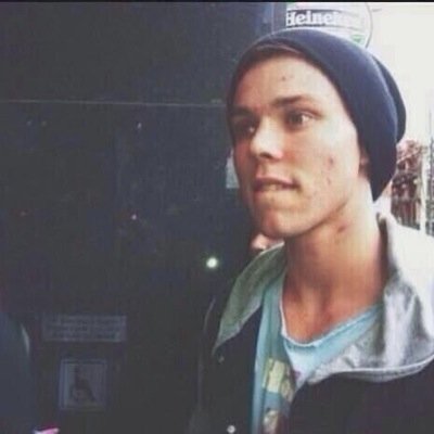 groupiebcurhot's profile picture. all of 5sos would bang you