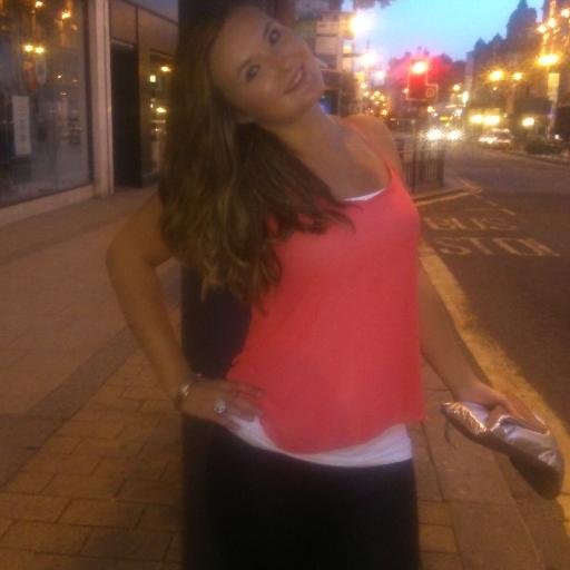 21 
brunette/caramel blonde hair
chatterbox
student studying in Leeds..Loving life ;)
Live well, Laugh often, Love much