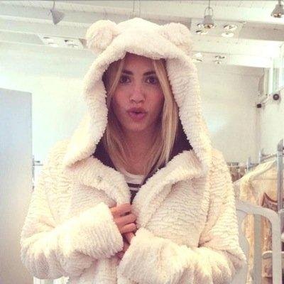 Chica que ama actuar-Pone PLAY en http://t.co/LSL6gaNWPR  @lalimusica /#perfumeLali https://t.co/vdUyhAbMeq …