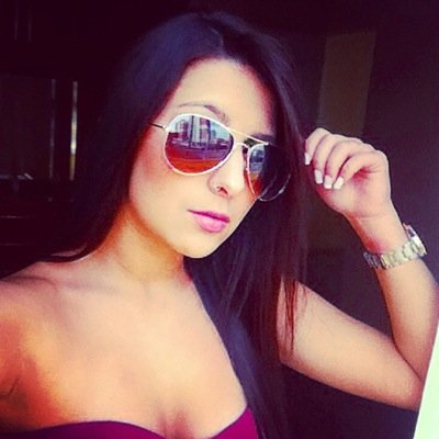 Nunca finja ser quem você não é, afinal, mentiras nunca duram para sempre e quando descobrirem a verdade, todos vão te odiar.