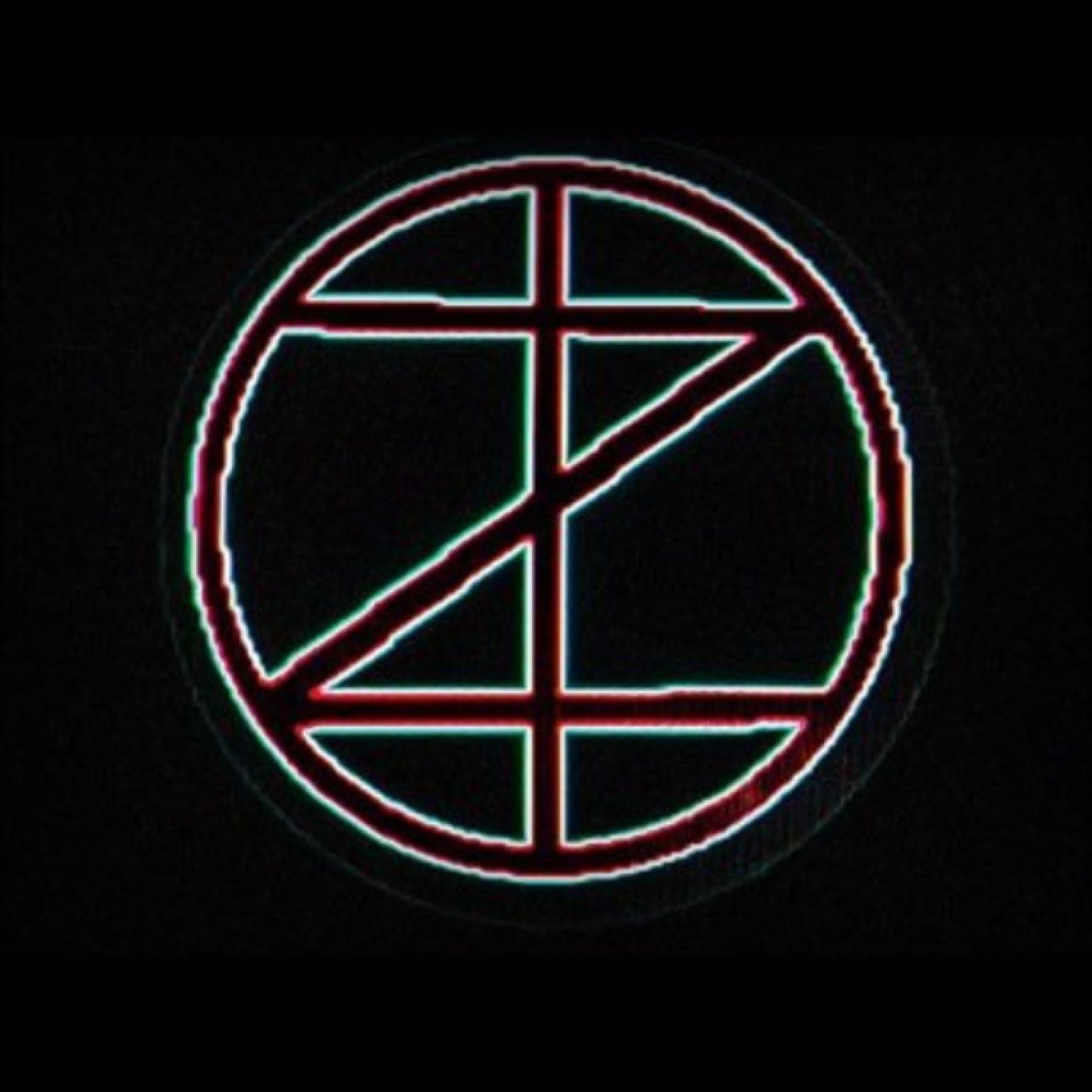 Part of iZiClan, looking for a GFX designer to make us a logo! Go sub me at http://t.co/TqBmYMz6Cs