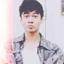 hello :) @5sosinfotrade has 5sos snapchats and Imessages. we confirm and trade :)