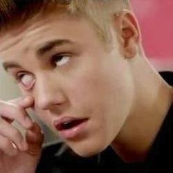 JUSTIN TE DOY HASTA Q A SELENA SE LE VALLA EL FRIZZ Y LA GRASA DEL PELO.
JUSTIN Y YO PIOLAS , VOS NO , BUE