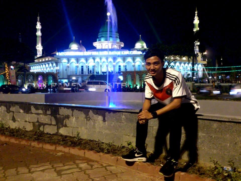 saya seorang muslim dan berpangkat salah satu mahasiswa Teknik Mesin politeknik negeri batam saat ini . sekian wassalam ...