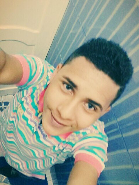 Soy una persona que aunque se cierre una puerta, busco y busco para abrir otra, lucho por lo que quiero y lo que me gusta..!!! Asi soy yo..!