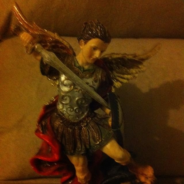 Católico, servo de Deus, unido com minha esposa por Deus, pai de um filho abençoado e agraciado por ter você filha amada. Deus te abençoe Rebeca Maria!!!