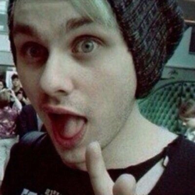 ❁ follow @irwintzigreuter pls !! ❁