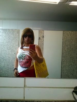 Karine243's profile picture. 